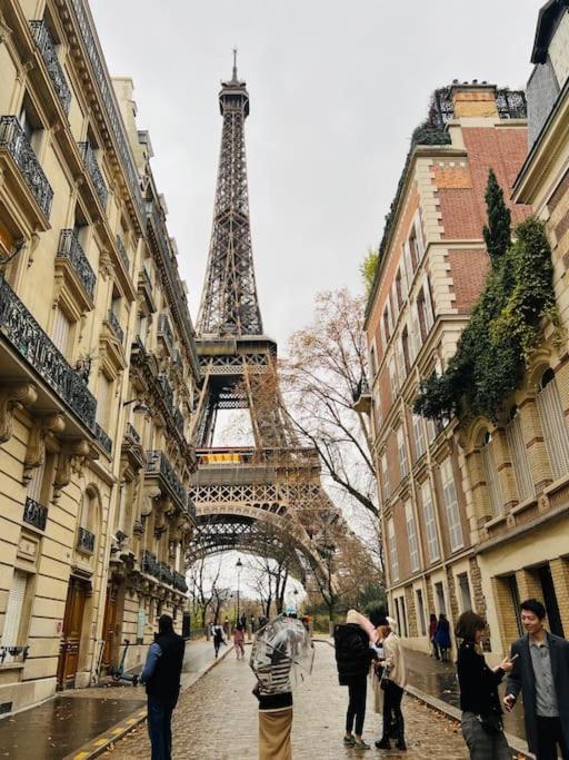 パリAu Pied De La Tour Eiffelアパートメント エクステリア 写真