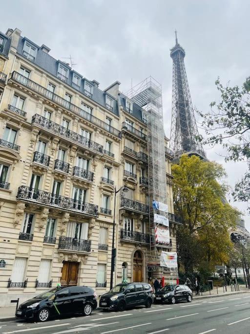パリAu Pied De La Tour Eiffelアパートメント エクステリア 写真
